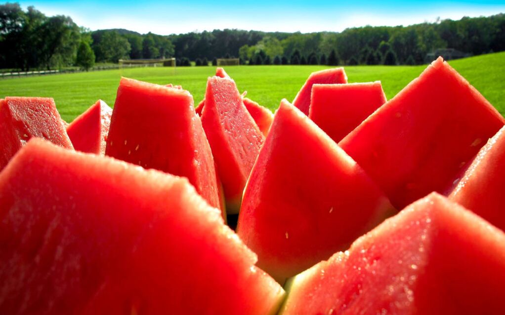 Juicy pieces of watermelon will help to remove toxins from the body
